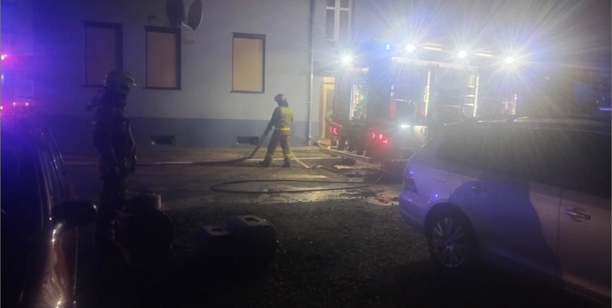Cztery zastępy straży i ewakuacja. Pożar na ul. Szkolnej w Brzegu
