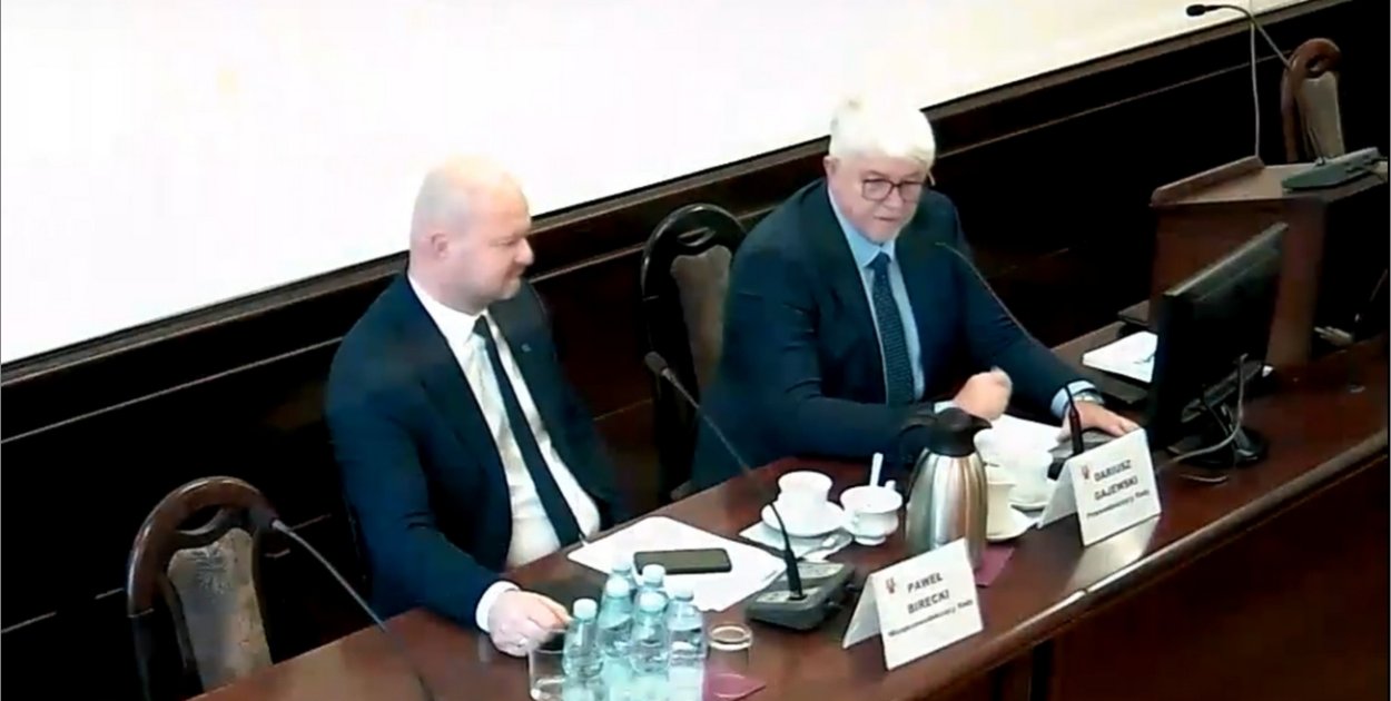 Zamiast debaty jest cisza. Gajewski blokuje sesję o sprawie chłopca