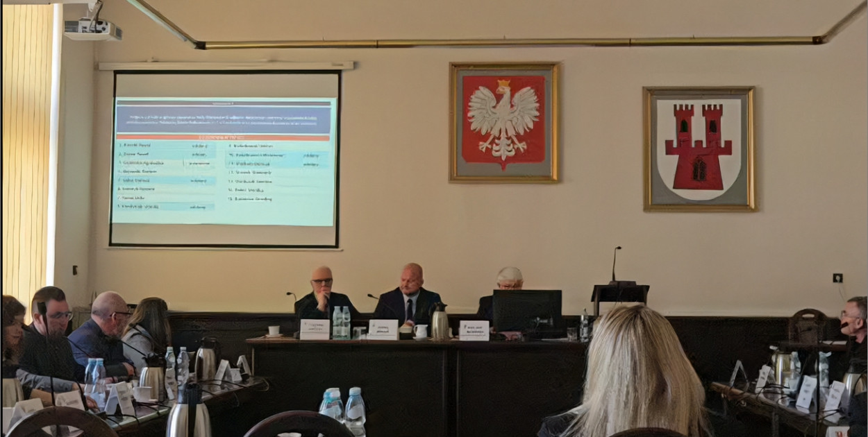 Grodków. Sesja była, odpowiedzi nie. Instytucje zawiodły, urzędnicy milczą