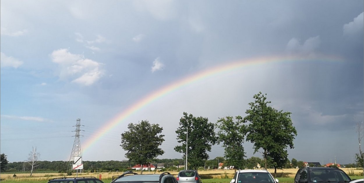 Spójrz w niebo. 3 kwietnia to Dzień Tęczy