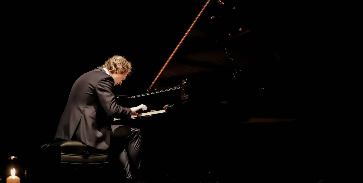 Wyjątkowy recital na zamku. Piotr Pawlak zagra w Brzegu