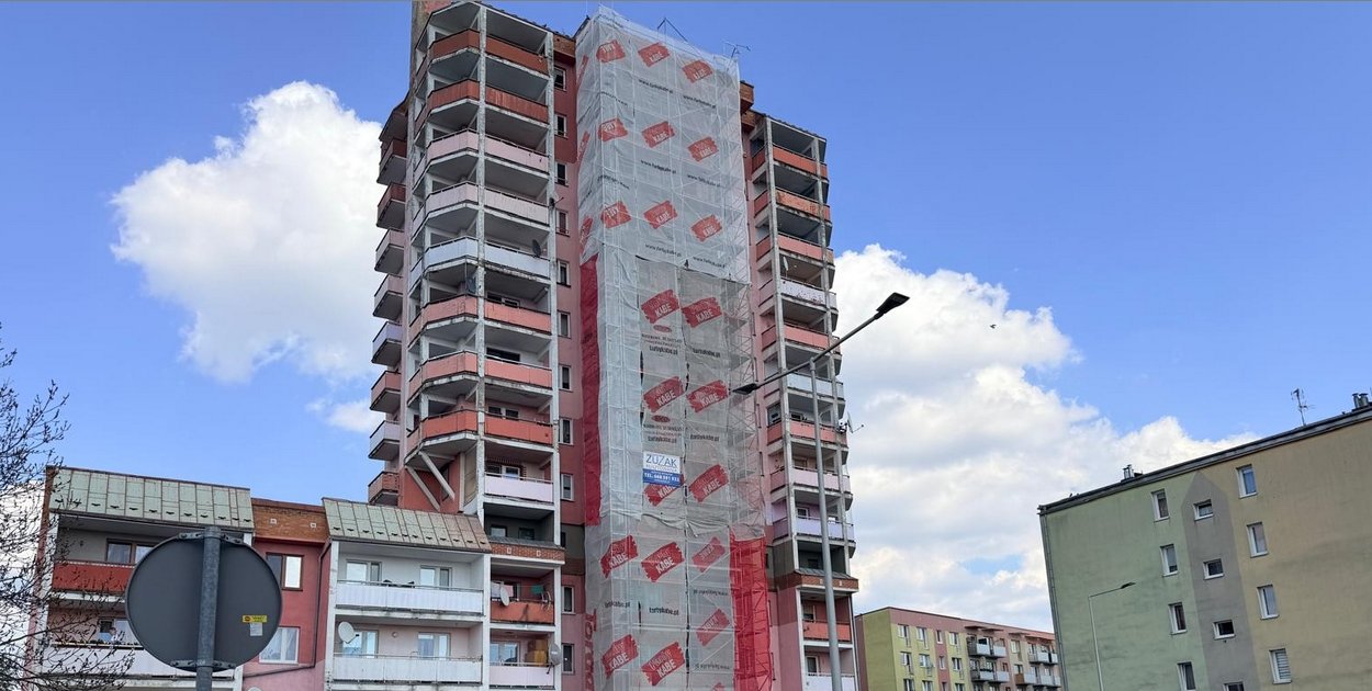 Różowe wieżowce w remoncie. Na początek 600 tysięcy złotych