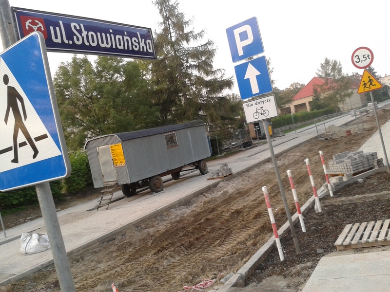 Ulica Słowiańska: będzie nowa nawierzchnia, chodniki i więcej miejsc parkingowych