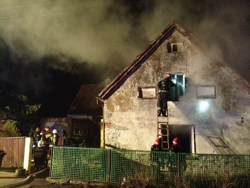 Pożar budynku w Michałowie. Strażacy zapobiegli większej tragedii