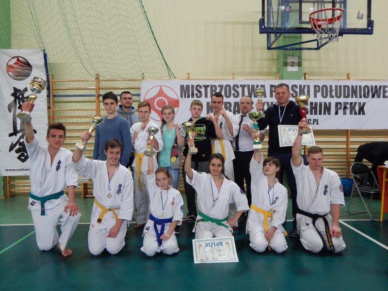 Karatecy z Lewina Brzeskiego na Mistrzostwach Południowej Polski – Mielec 12.12.2015r.