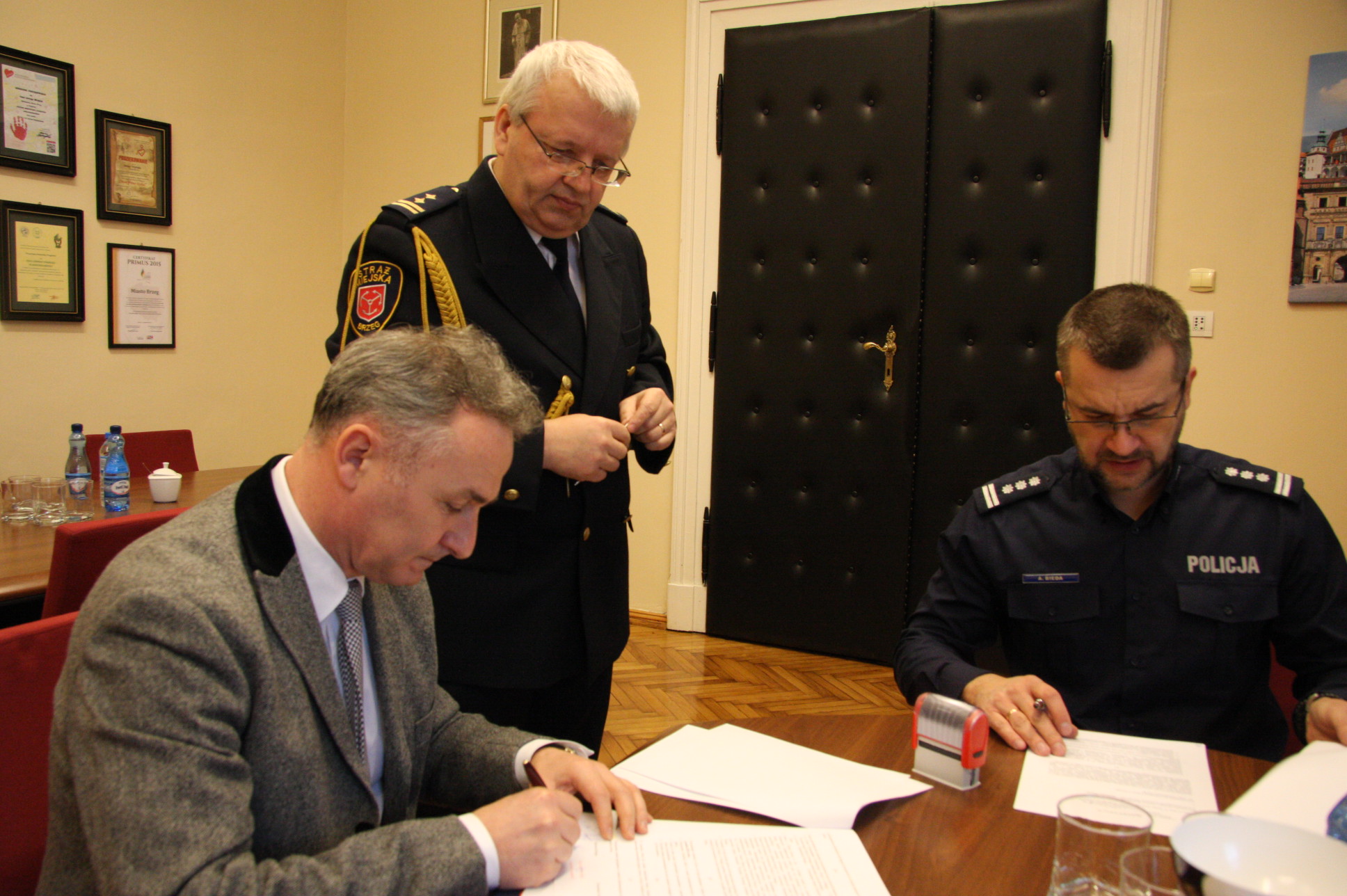 Miasto przekazało 20 tysięcy złotych dla policji na dodatkowe patrole w Brzegu
