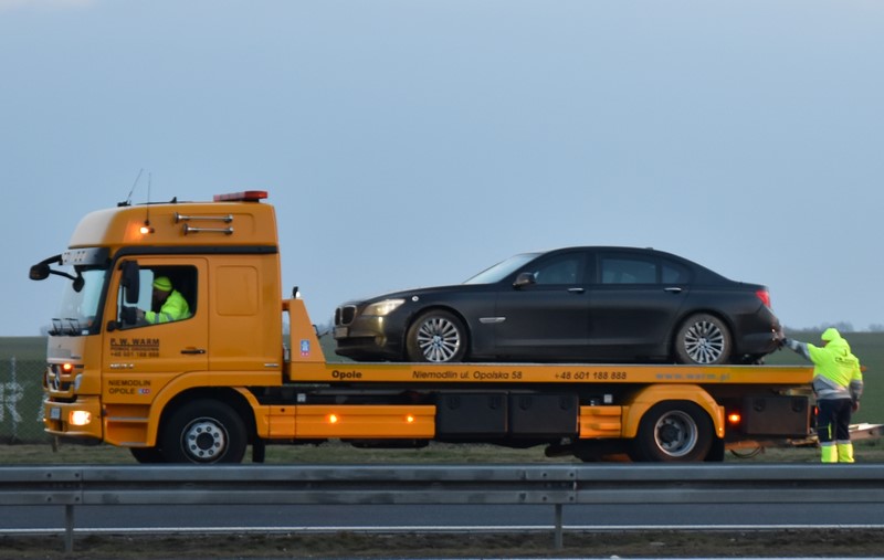 Prezydenckie BMW wypadło z drogi na autostradzie A4 [wideo]