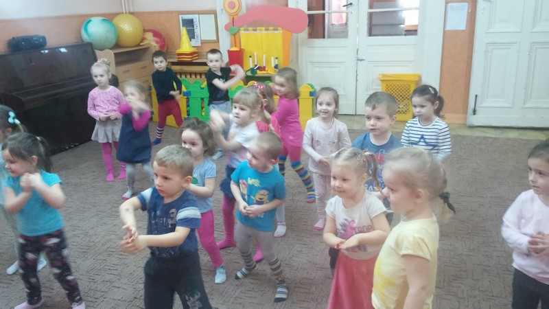 Zajęcia taneczno – ruchowe w Przedszkolu nr 8