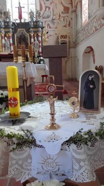 Nowe relikwiarze św. Jana Pawła II i św. Faustyny w Małujowicach