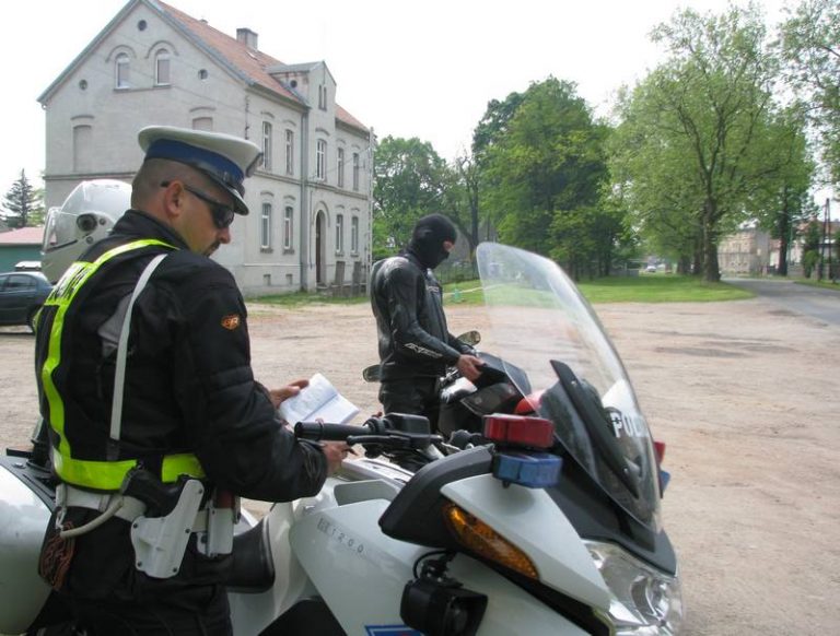Policjanci skontrolowali 63 kierowców motocykli i motorowerów. 8 mandatów i 1 wniosek do sądu