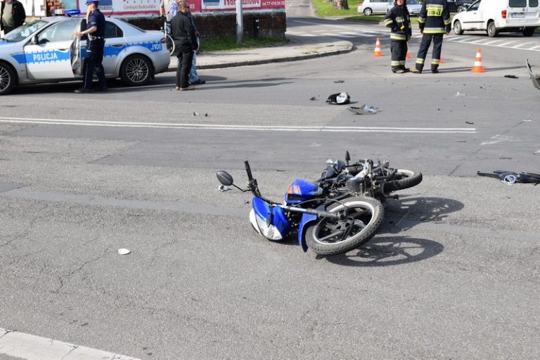 Wypadek w Brzegu. Ciężko ranny motocyklista