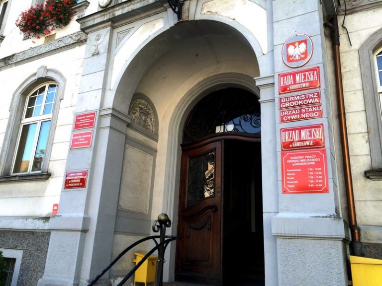 Urząd Miejski w Grodkowie otwiera się dla petentów