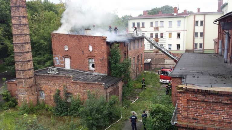 Pożar starego budynku Zakładów Cukierniczych w Brzegu