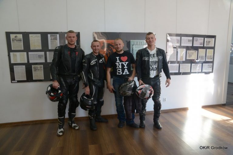 Relacja z otwarcia wystawy o motocrossie