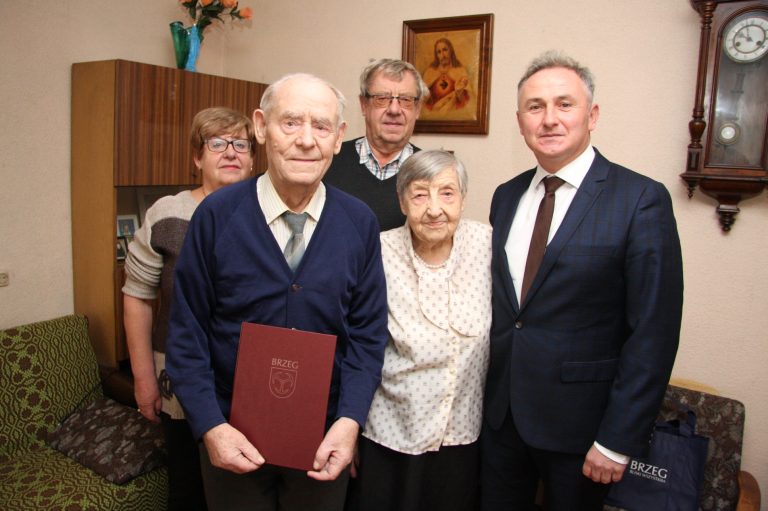 Państwo Stanisława i Józef Zaremba świętują 74 rocznicę ślubu!