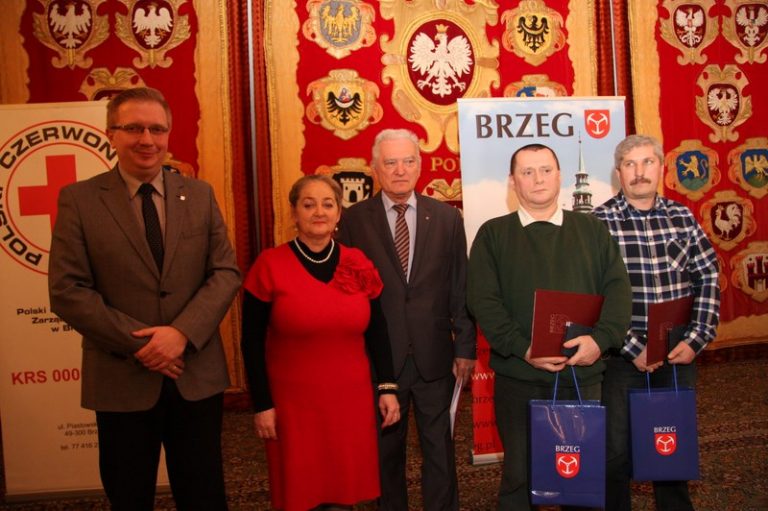 Bene Meriente dla Honorowych dawców krwi Dariusza Zakaszewskiego i Józefa Oleksego