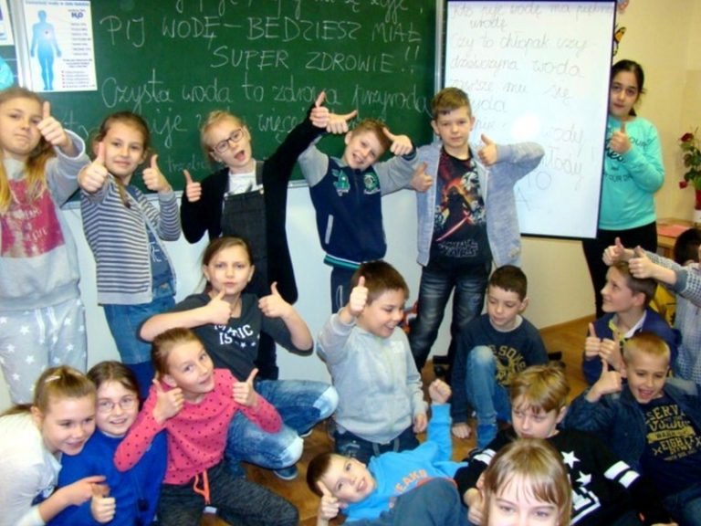 Dzieci ze Szkoły Podstawowej w Łosiowie w konkursie „Zdrowo jem, więcej wiem”