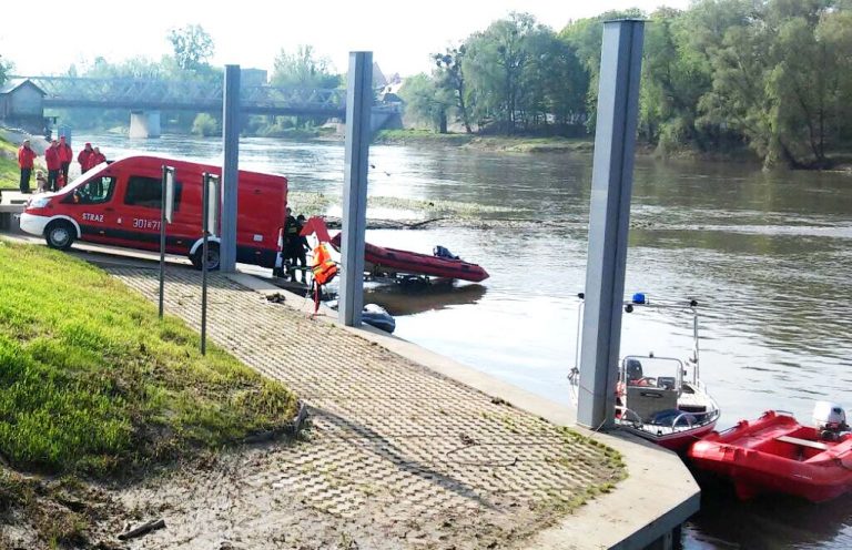 Brzeg: 79-latek skoczył z mostu do Odry