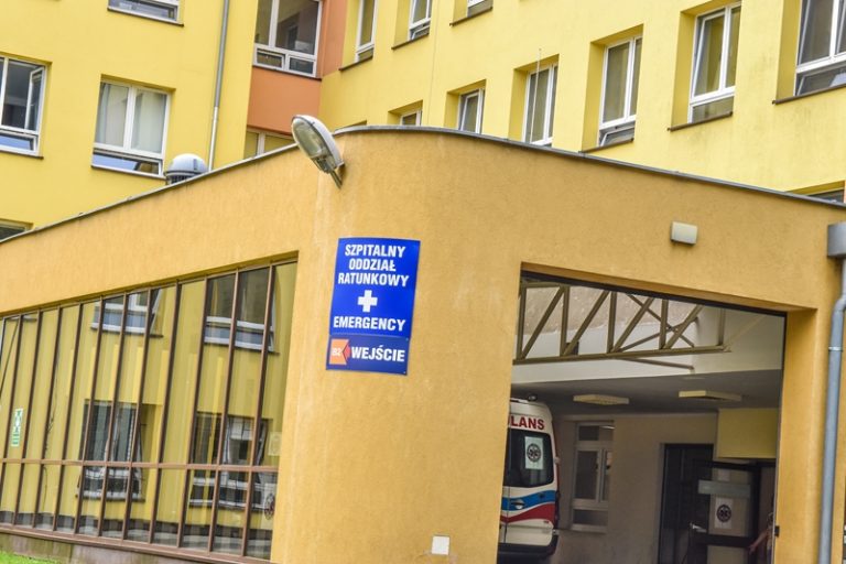 Pacjent czekał kilkanaście godzin na decyzję lekarza Szpitalnego Oddziału Ratunkowego w Brzegu
