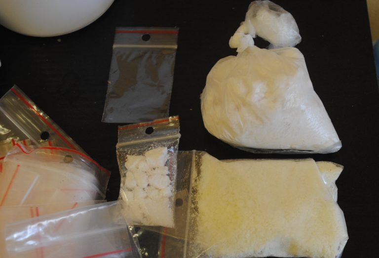 Brzescy policjanci przejęli pół kilograma narkotyków. Trzy osoby aresztowane