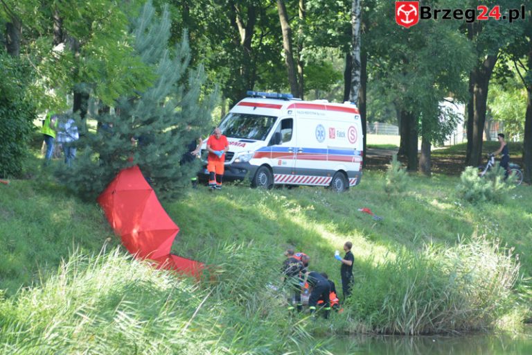Tragedia nad wodą w Grodkowie. Mężczyzna utonął w stawie „Cegielnia”