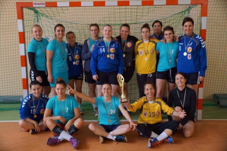 „Seniorki” z Olimpu Grodków wygrywają w I Dąbrowskim Turnieju Amatorów w Piłce Ręcznej