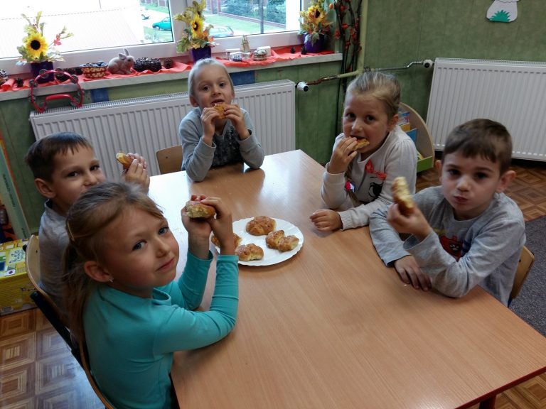 Warsztatu pieczenia chleba i bułeczek w przedszkolu w Mąkoszycach