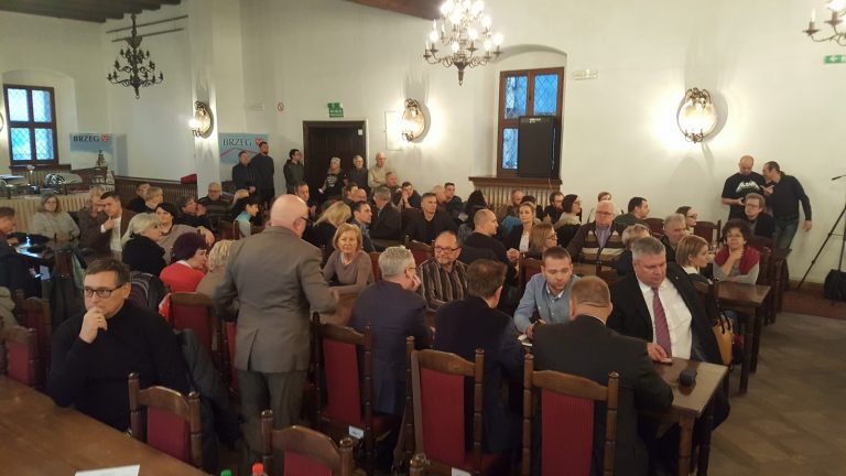 Mieszkańcy nie chcą nowego więzienia w Brzegu. Burzliwa debata na sesji Rady Miasta