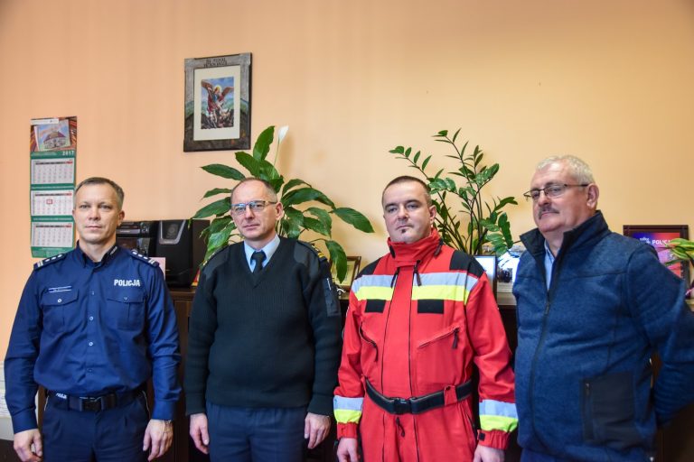„To są fachowcy”. Komendant brzeskiej policji podziękował WOPR-owcom, strażakom i ratownikom SPR OSP Lipki