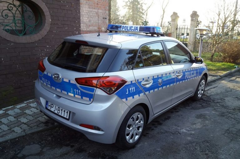 Policjanci z Grodkowa odebrali nowy oznakowany radiowóz