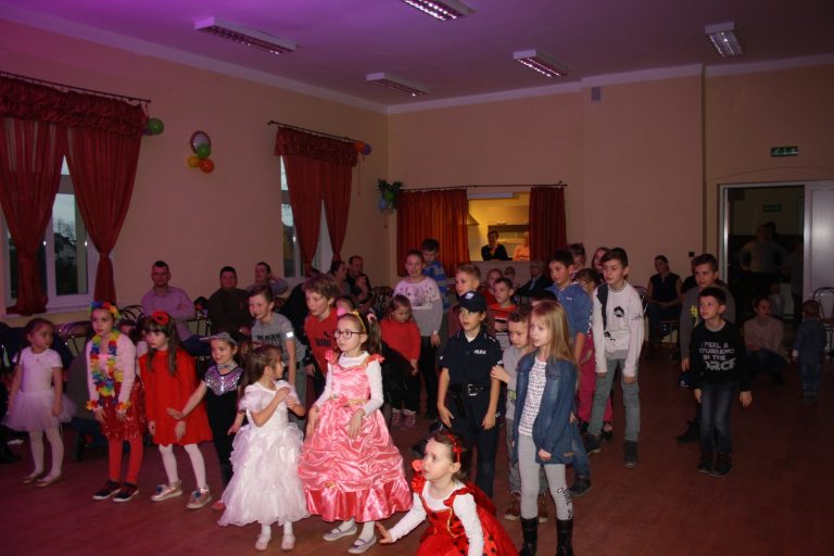Karnawałowa radość dla dzieci w Gminie Skarbimierz.