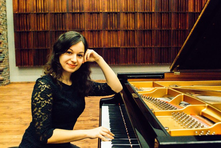 Pianistka Michalina Rzeszutek wystąpi w brzeskim zamku