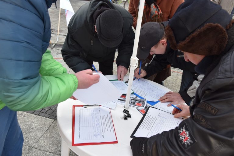 Ruszyła zbiórka podpisów pod wnioskiem o referendum ws. budowy nowego więzienia w Brzegu