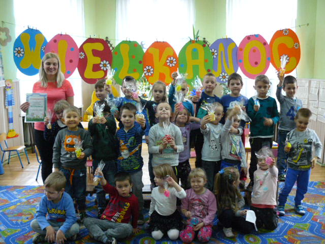 Wielkanocne warsztaty mydlarskie w przedszkolu w Krzyżowicach