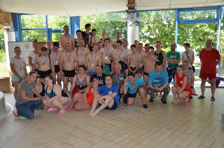 Integracyjne zawody pływackie osób niepełnosprawnych „My też potrafimy”