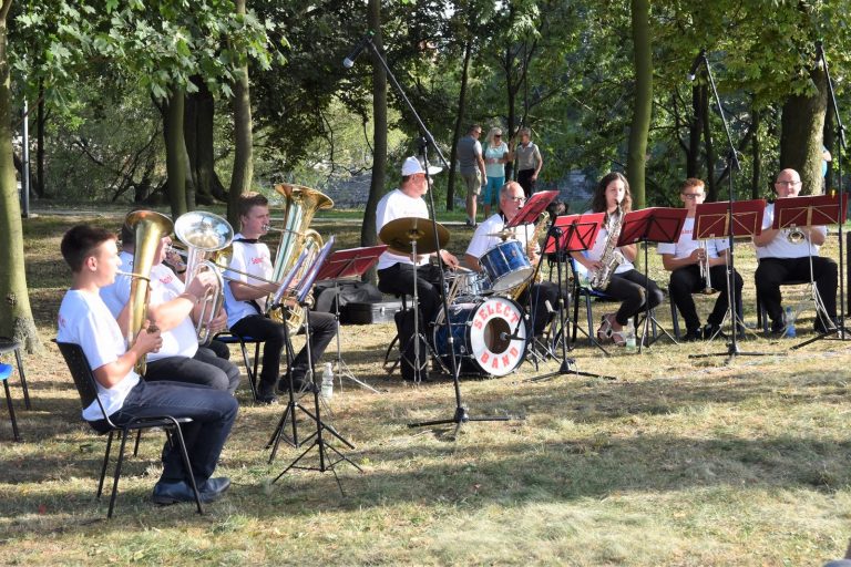 Orkiestra Dęta „Select Band” nad brzeską Mariną