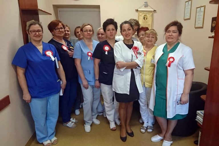 W Brzeskim Centrum Medycznym pielęgniarki uczciły 100–lecie Niepodległości