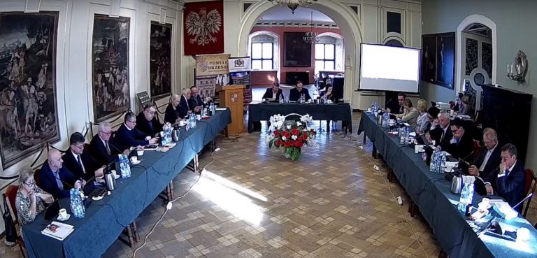 Rada Powiatu Brzeskiego wybrała nowe władze