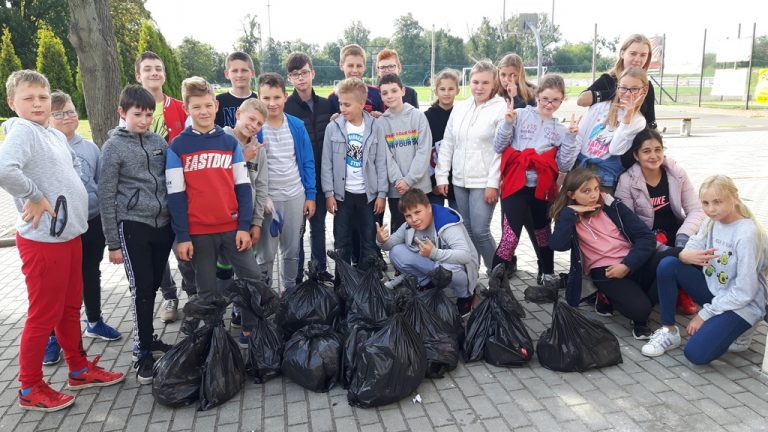 Uczniowie z Łosiowa wzięli udział w akcji „Sprzątania świata”