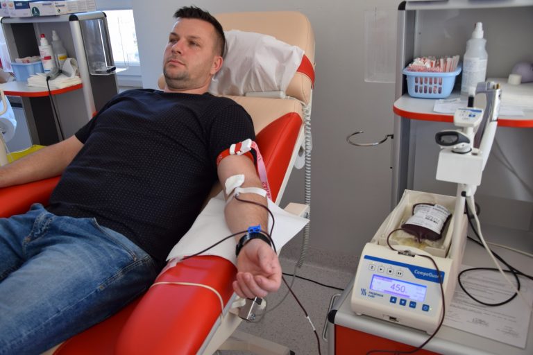 Funkcjonariusze służby więziennej z Brzegu i Grodkowa honorowo oddali krew