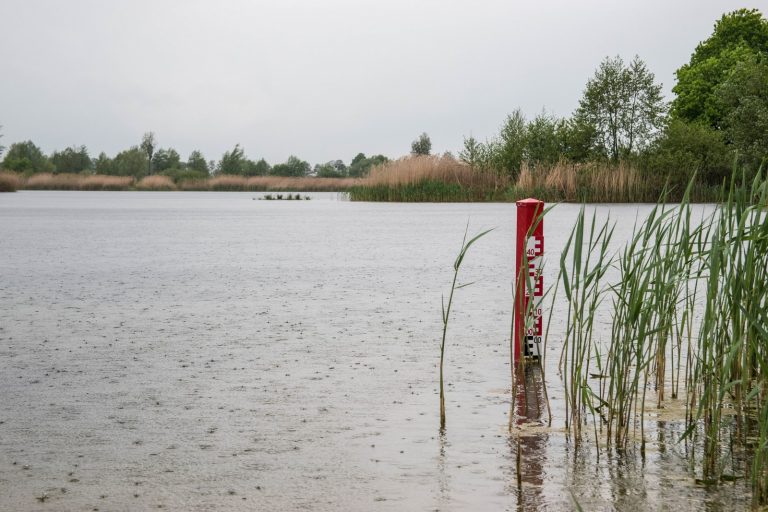 Żwirownie w Ptakowicach i Kantorowicach stają się coraz płytsze. Czy przyczyną jest pobieranie wody do podlewania plonów na polach?
