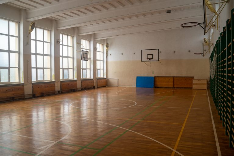 Starostwo szykuje się do remontu sali gimnastycznej w grodkowskiej szkole