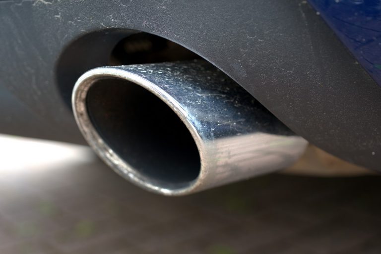 Zbawienny wpływ samochodów niskoemisyjnych na środowisko
