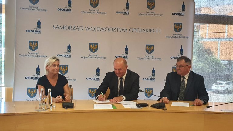 Gmina Olszanka podpisała umowę na dofinansowanie budowy kolejnej drogi rolnej