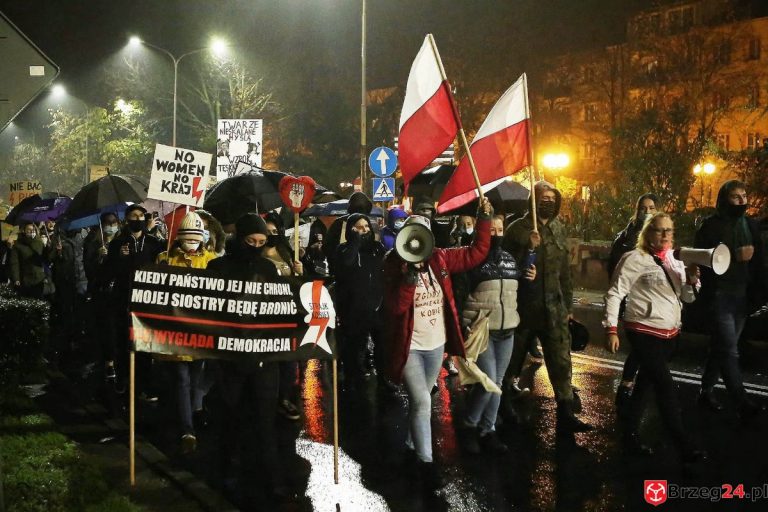 Protest w Brzegu. 30-10-2020 [FOTOGALERIA]
