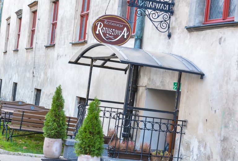 Już dokładnie wiemy, co burmistrz Jerzy Wrębiak zrobił, aby przywrócić restaurację „Ratuszowa”