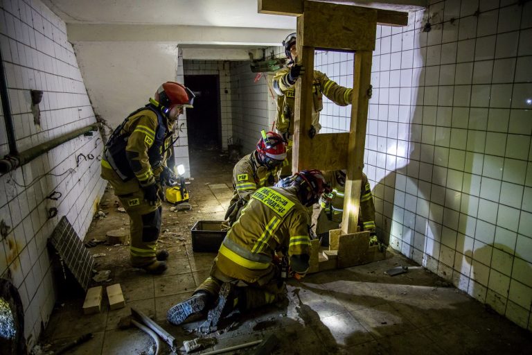 Strażacy z Brzegu doskonalili umiejętności w zakresie ratownictwa technicznego
