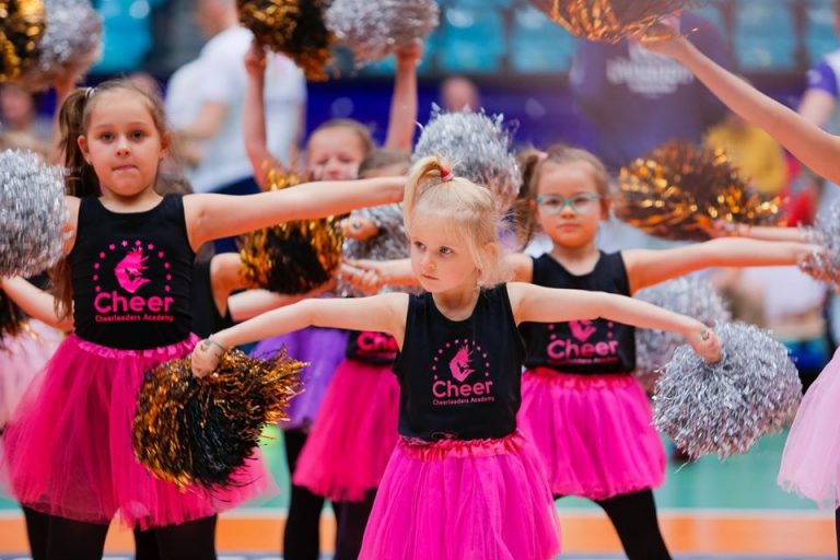 Akademia Cheerleaderek zaprasza na najlepsze zajęcia taneczne z pomponami oraz akrobatykę