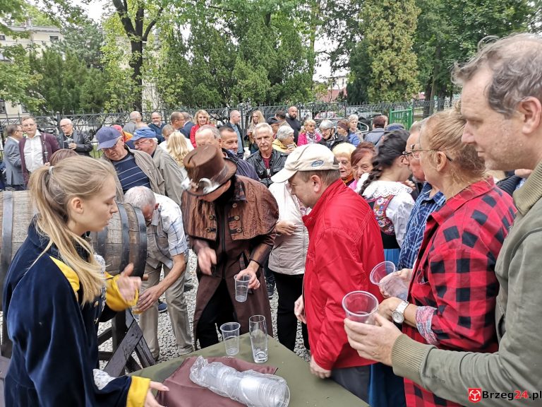 Biesiada Piwna w Wozowni i Klubie Wojskowym. Tłumy brzeżan wzięły udział w wydarzeniu. [PODSUMOWANIE]
