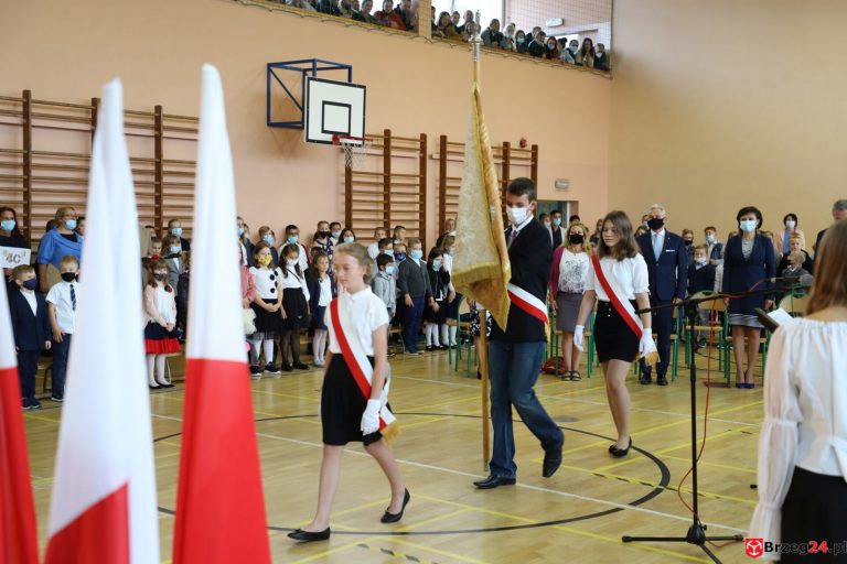 Uroczyste rozpoczęcie roku szkolnego w Publicznej Szkole Podstawowej nr 6 w Brzegu